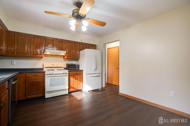 11 LENOX Street, Edison, NJ 08817