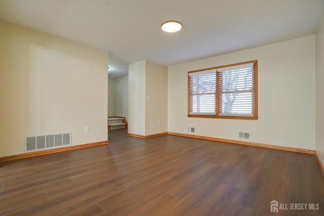 11 LENOX Street, Edison, NJ 08817