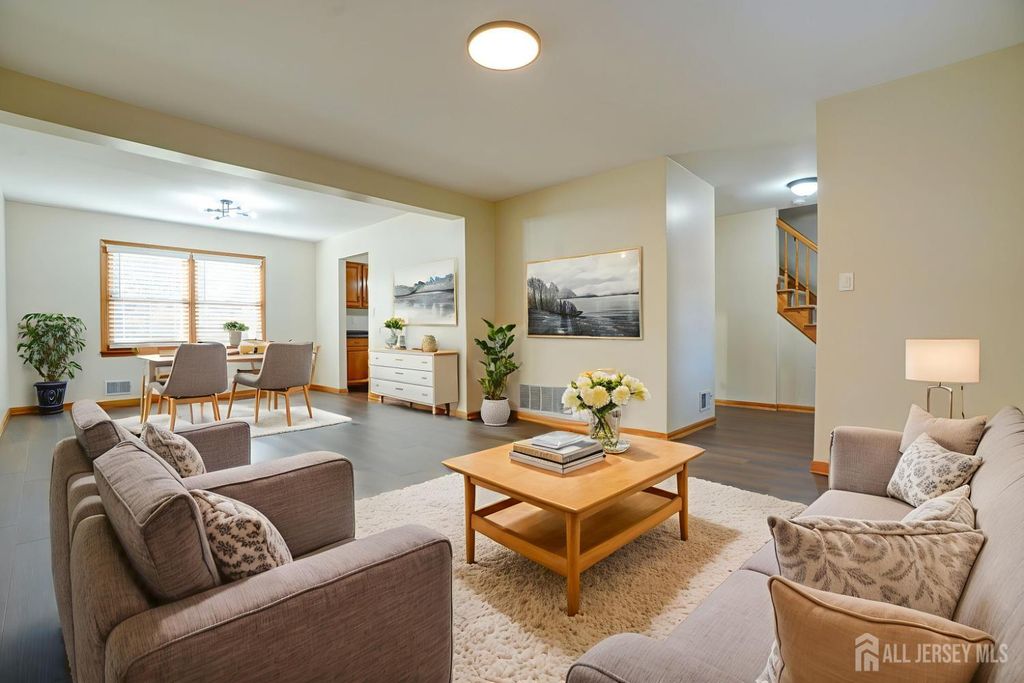 11 LENOX Street, Edison, NJ 08817