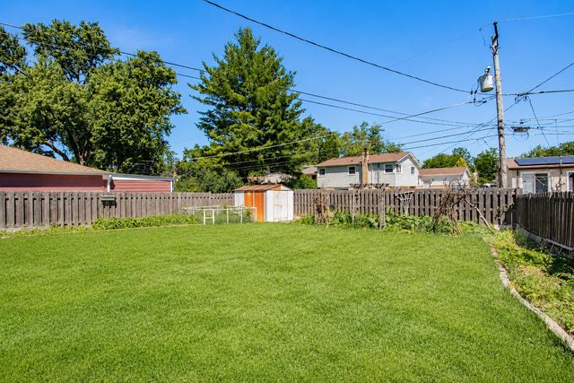 98 Lancaster Lane, Des Plaines, IL 60018