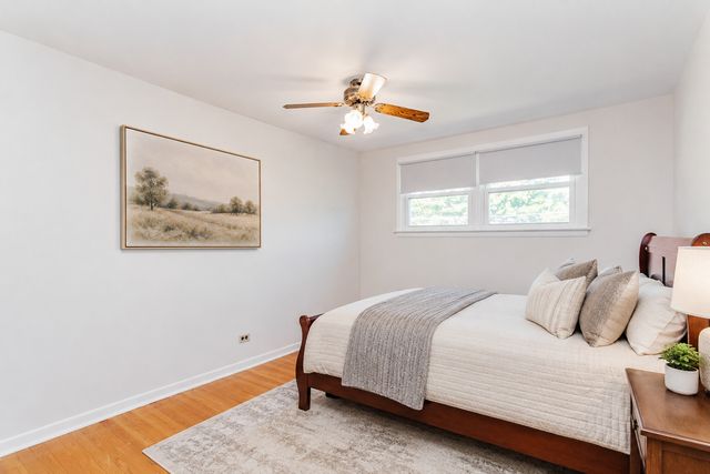 98 Lancaster Lane, Des Plaines, IL 60018