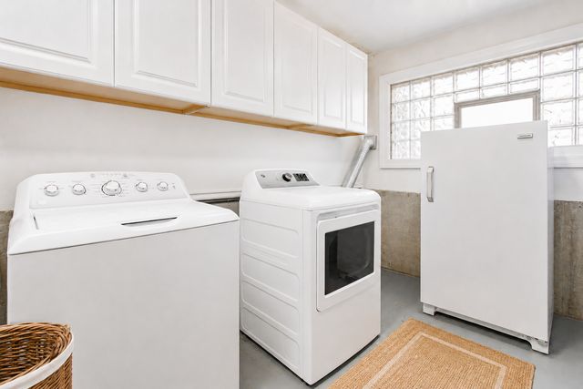 98 Lancaster Lane, Des Plaines, IL 60018