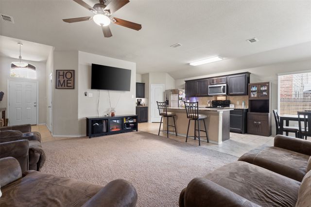 628 Cameron Way, Azle, TX 76020
