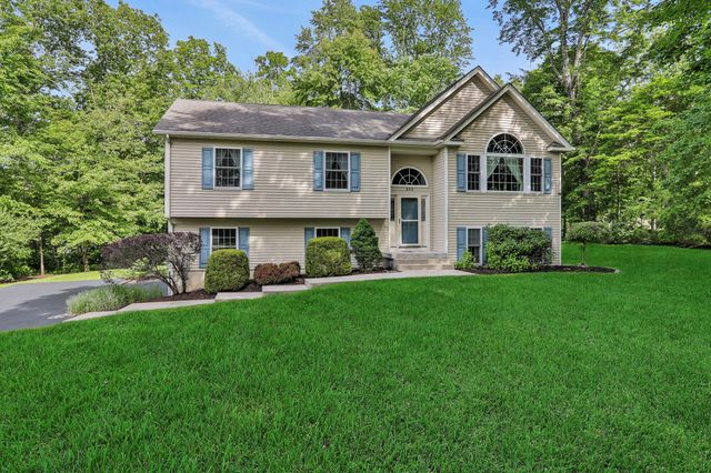 390 LAKESIDE Road, Newburgh, NY 12550