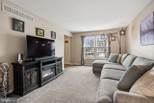 120 FOX HUNT DR, Franconia, PA 18924