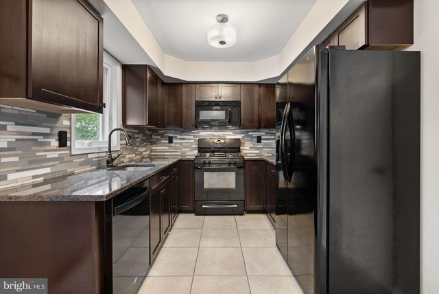 120 FOX HUNT DR, Franconia, PA 18924