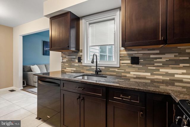 120 FOX HUNT DR, Franconia, PA 18924