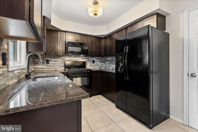 120 FOX HUNT DR, Franconia, PA 18924