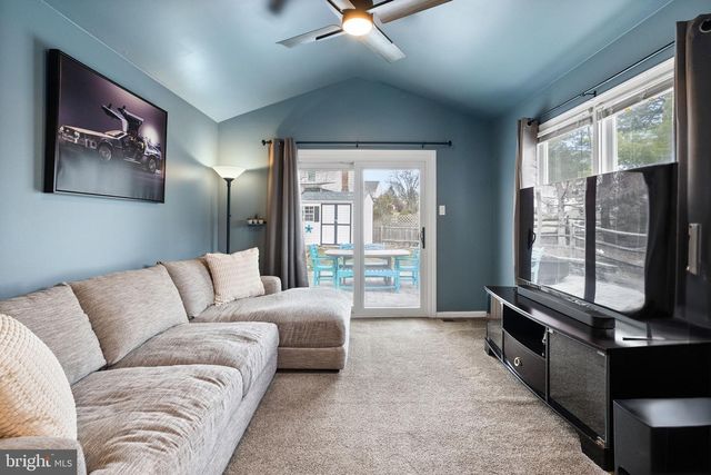 120 FOX HUNT DR, Franconia, PA 18924