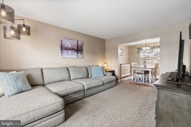 120 FOX HUNT DR, Franconia, PA 18924