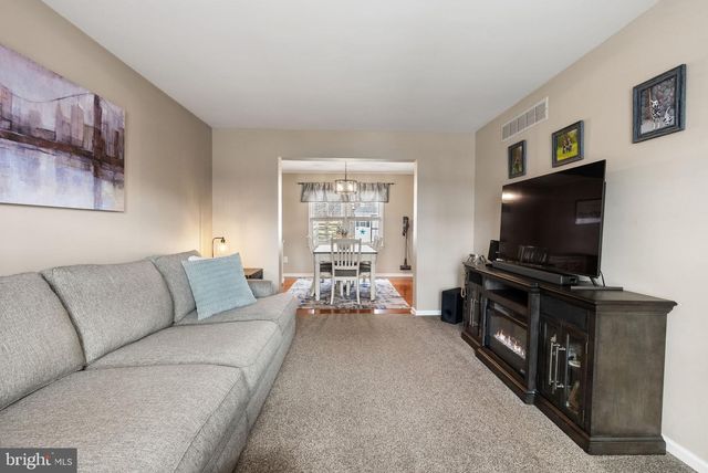 120 FOX HUNT DR, Franconia, PA 18924