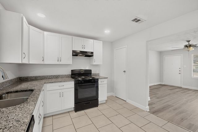 5573 Burton Avenue, Fort Worth, TX 76119