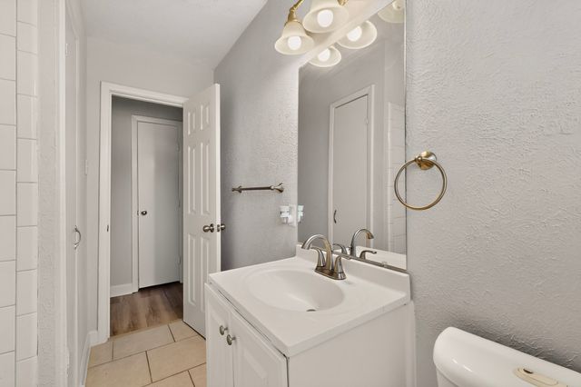 5573 Burton Avenue, Fort Worth, TX 76119