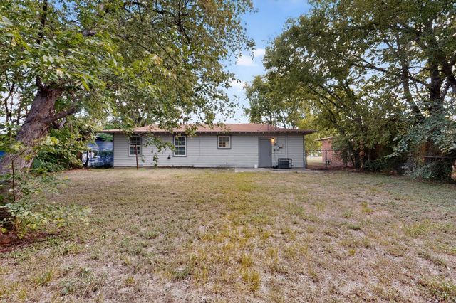 5573 Burton Avenue, Fort Worth, TX 76119