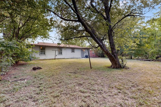 5573 Burton Avenue, Fort Worth, TX 76119
