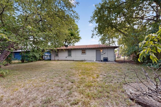 5573 Burton Avenue, Fort Worth, TX 76119