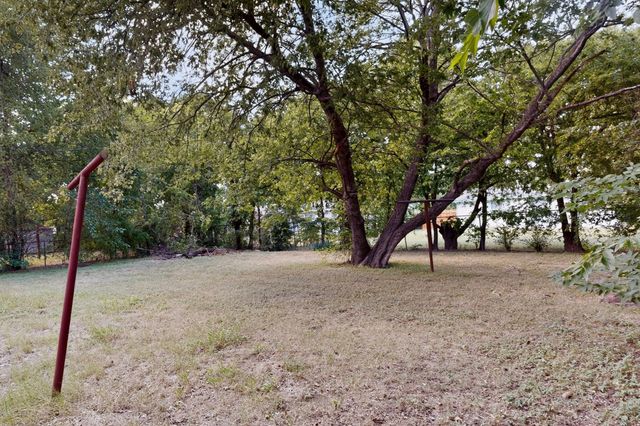 5573 Burton Avenue, Fort Worth, TX 76119