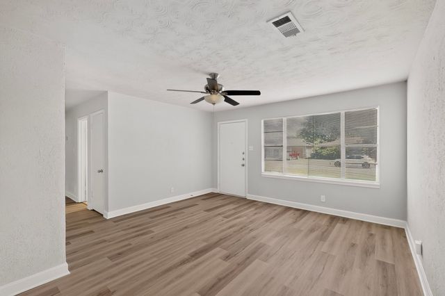 5573 Burton Avenue, Fort Worth, TX 76119