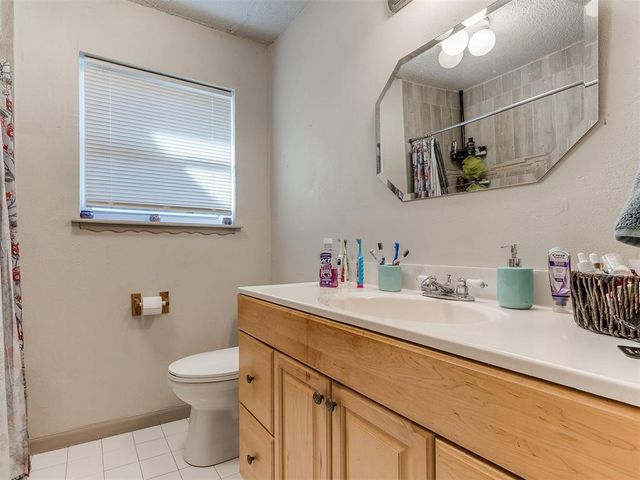 1012 NW 7th Place, Moore, OK 73160