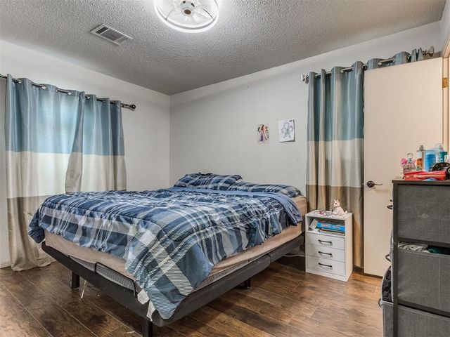 1012 NW 7th Place, Moore, OK 73160