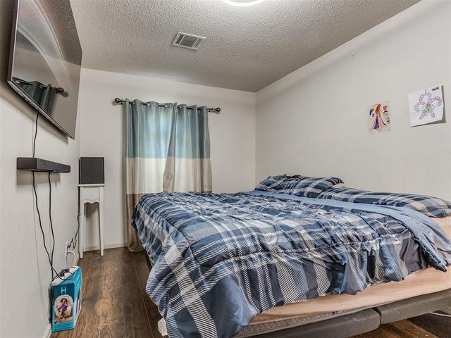 1012 NW 7th Place, Moore, OK 73160