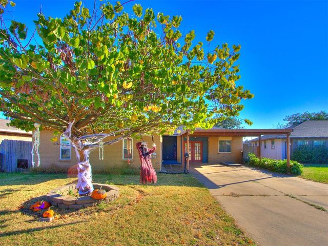 1012 NW 7th Place, Moore, OK 73160