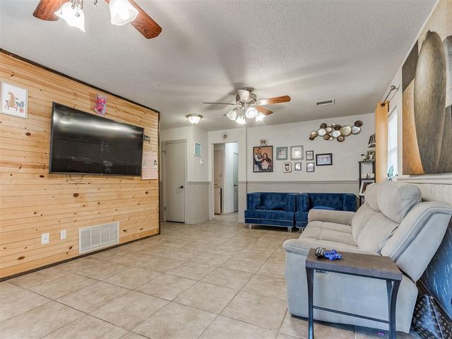 1012 NW 7th Place, Moore, OK 73160