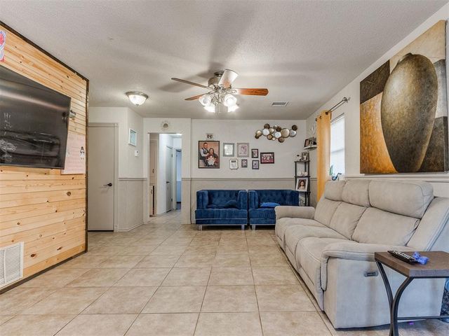 1012 NW 7th Place, Moore, OK 73160