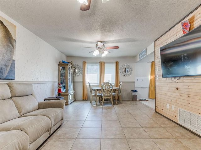 1012 NW 7th Place, Moore, OK 73160