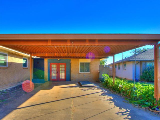 1012 NW 7th Place, Moore, OK 73160