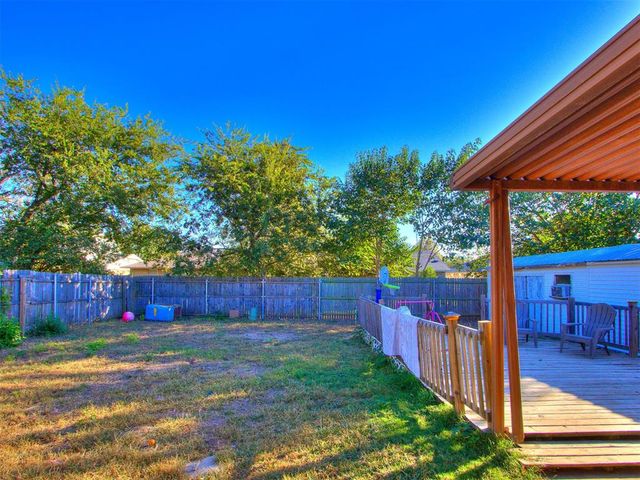 1012 NW 7th Place, Moore, OK 73160