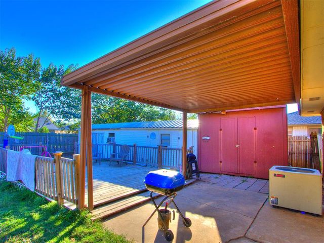 1012 NW 7th Place, Moore, OK 73160