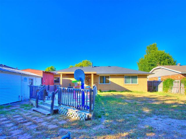 1012 NW 7th Place, Moore, OK 73160