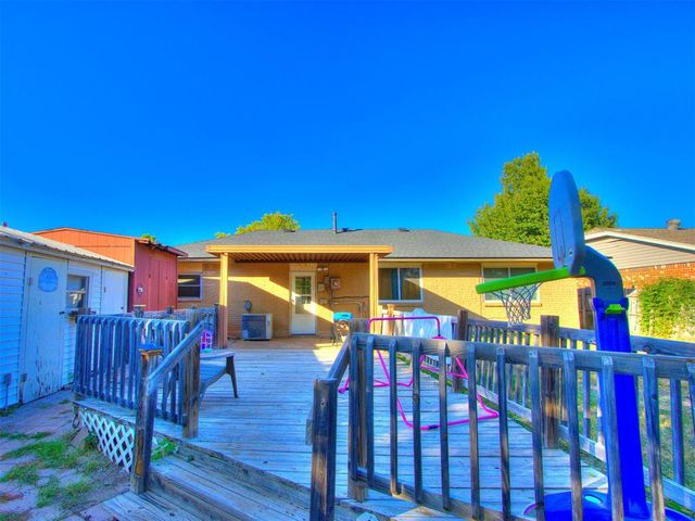 1012 NW 7th Place, Moore, OK 73160