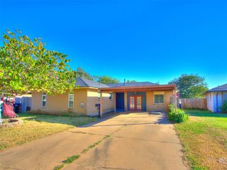 1012 NW 7th Place, Moore, OK 73160