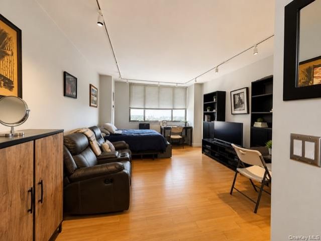 27110 Grand Central Parkway 16M, Floral Park, NY 11005