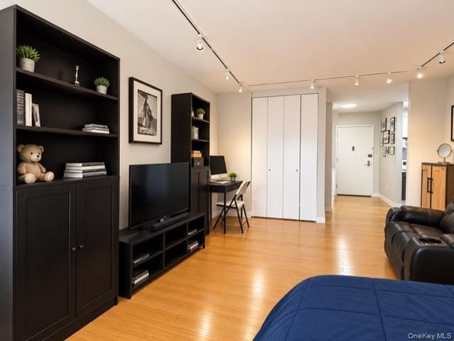 27110 Grand Central Parkway 16M, Floral Park, NY 11005