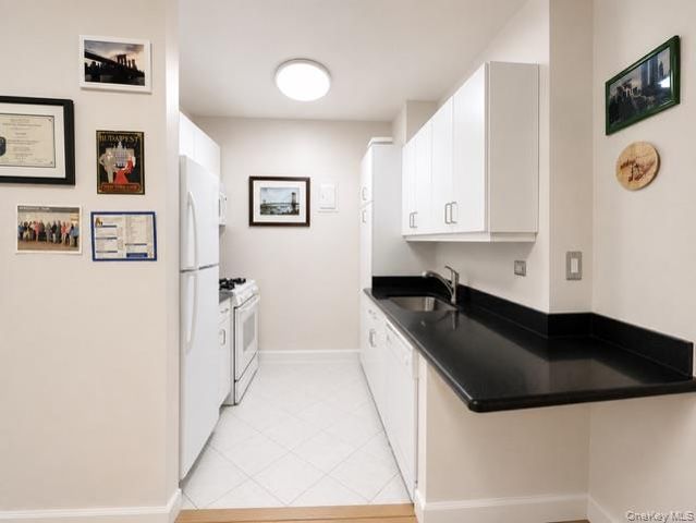 27110 Grand Central Parkway 16M, Floral Park, NY 11005