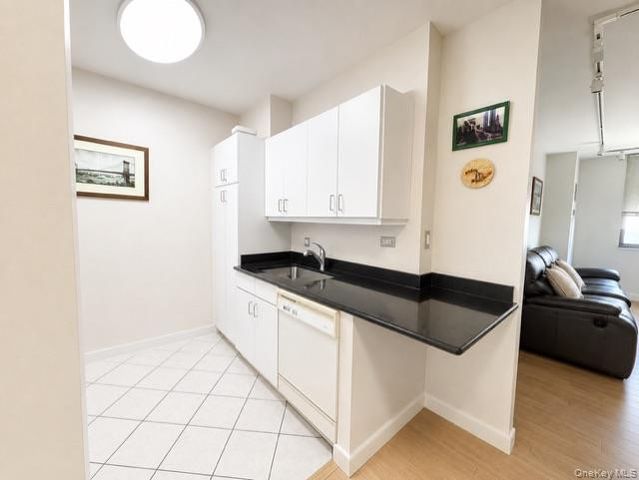 27110 Grand Central Parkway 16M, Floral Park, NY 11005
