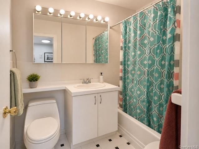 27110 Grand Central Parkway 16M, Floral Park, NY 11005