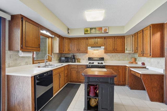 5717 Bayside Drive, Fort Wayne, IN 46815