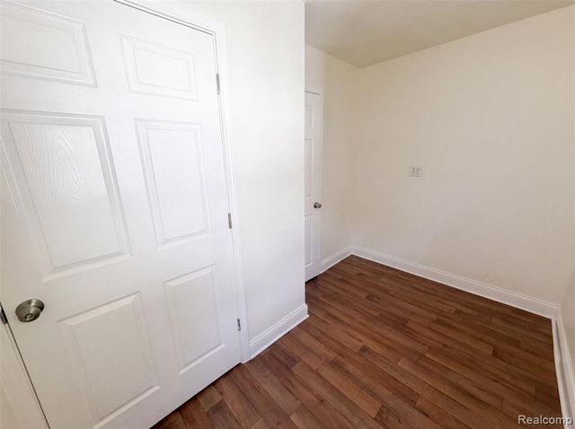 21420 Jefferson Street, Farmington, MI 48336