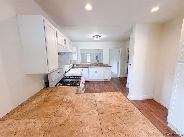 21420 Jefferson Street, Farmington, MI 48336