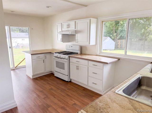 21420 Jefferson Street, Farmington, MI 48336
