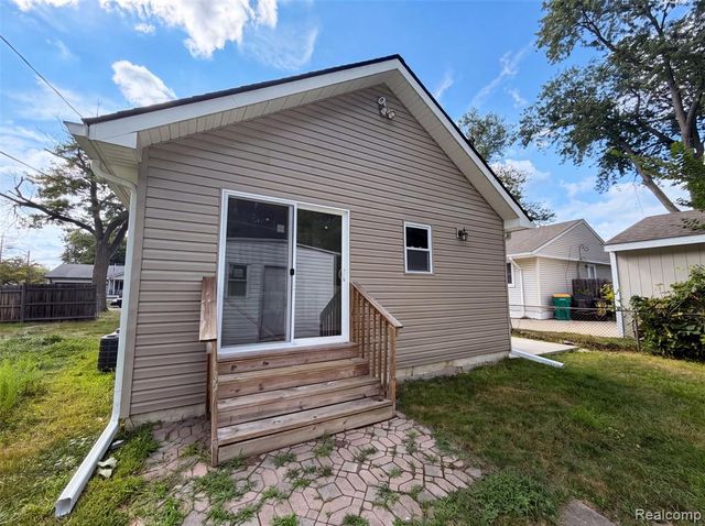 21420 Jefferson Street, Farmington, MI 48336
