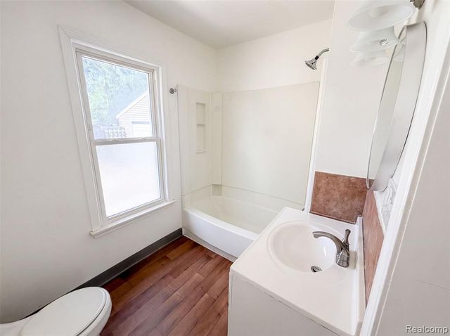 21420 Jefferson Street, Farmington, MI 48336