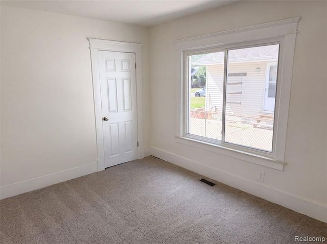 21420 Jefferson Street, Farmington, MI 48336