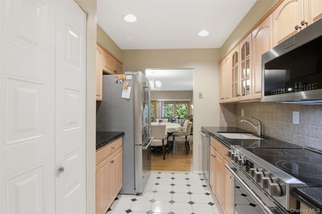 54 Southgate Circle, Massapequa Park, NY 11762