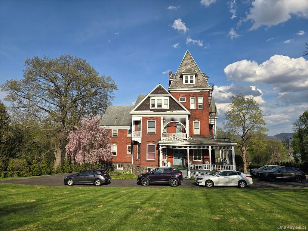 514 Grand Avenue 2E, Newburgh, NY 12550