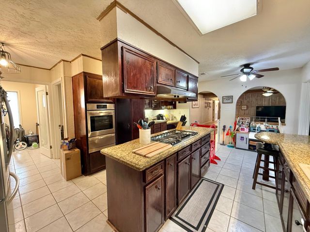 3160 Galewood Lane, Port Neches, TX 77651